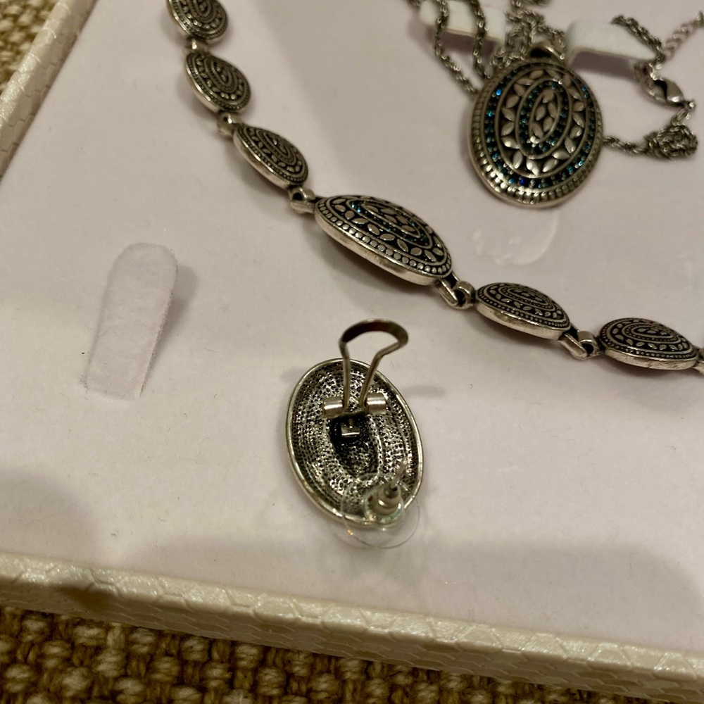 Abella Silver Necklace Elegant Jewelry set ( necklace, ring ,earrings, bracelet) - Picture 11 of 17